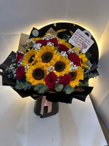 BUCHON 12 GIRASOLES 10 ROSAS